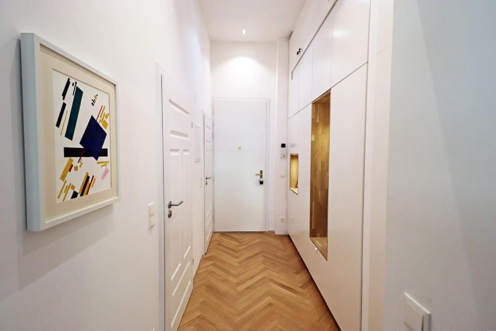 Center Apt In Best Area Near Park & Danube 20'To Airport Appartement Wenen Buitenkant foto